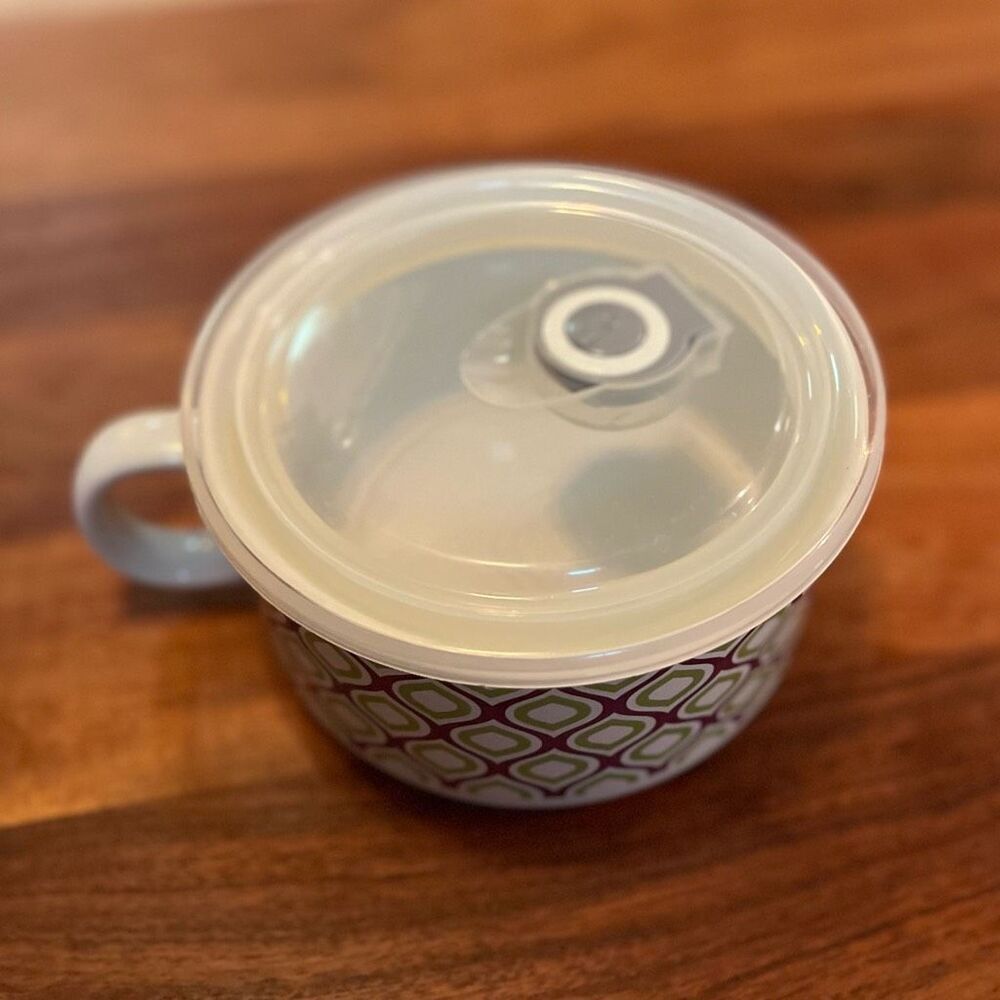Tupperware with Lid - Picture 2 of 4
